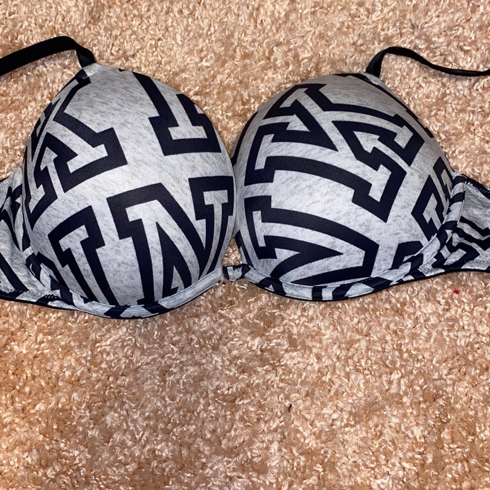 pink bra